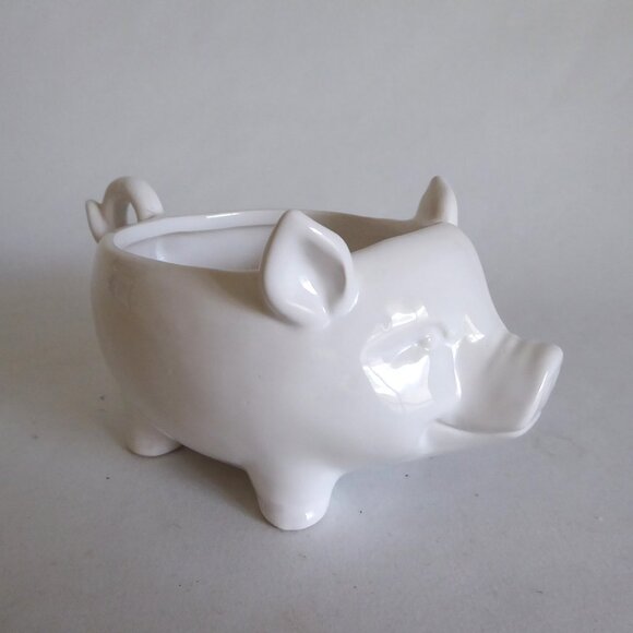 NEW CREATIVE CO-OP BRAND WHITE PIG CERAMIC HANDLED BOWL DISH - Picture 2 of 12